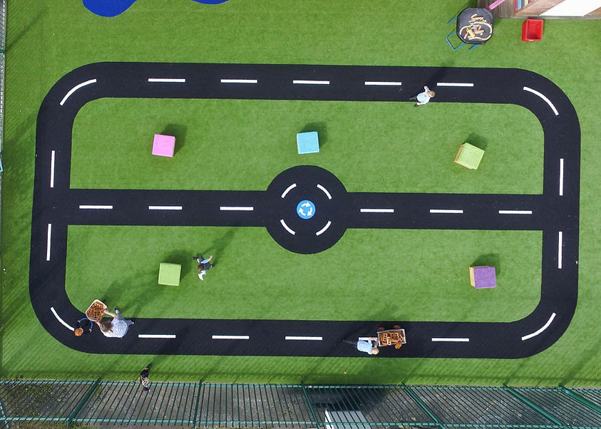 Customized Gray Patterned Artificial Grass for Sports Playgrounds for Simulating Traffic Roads Synthetic PE Material for Kids