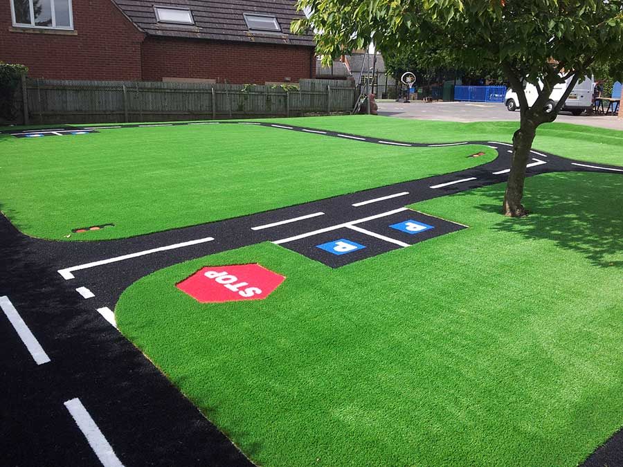 Customized Gray Patterned Artificial Grass for Sports Playgrounds for Simulating Traffic Roads Synthetic PE Material for Kids