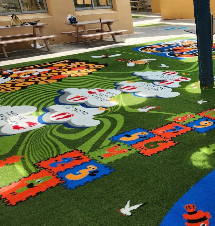 Professional New Design Custom Playground Fun Hopscotch Rug Custom Artificial Grass Pattern Made of PE Material