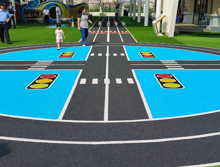 Customized Gray Patterned Artificial Grass for Sports Playgrounds for Simulating Traffic Roads Synthetic PE Material for Kids
